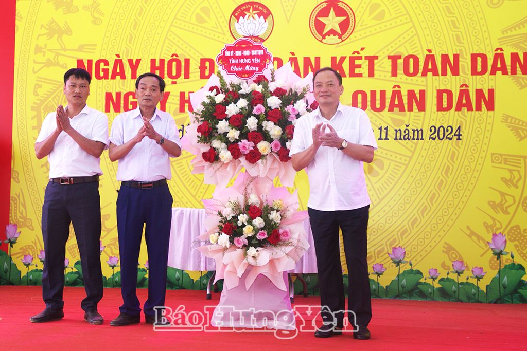   Chủ tịch UBND tỉnh Trần Quốc Văn dự Ngày hội Đại đoàn kết toàn dân tộc - Ngày hội văn hóa quân dân Khu dân cư Yến Đô