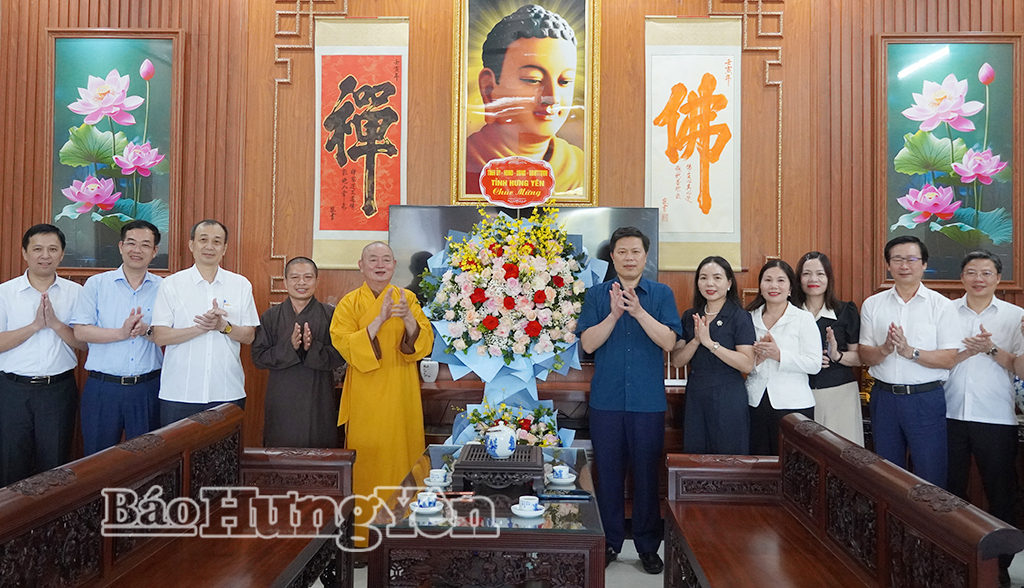 Đồng chí Trần Quốc Toản, Phó Bí thư Thường trực Tỉnh ủy, Chủ tịch Ủy ban MTTQ Việt Nam tỉnh thăm, chúc mừng chức sắc Phật giáo tại chùa Phúc Minh nhân dịp Đại lễ Phật đản Phật lịch 2570 - dương lịch 2026