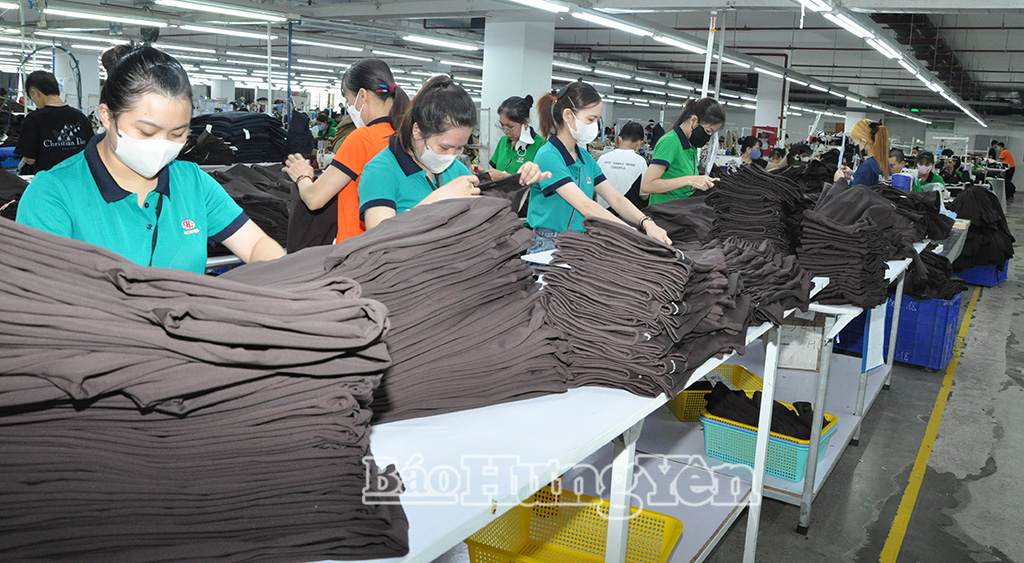 Chăm lo đời sống vật chất, tinh thần cho lao động nữ