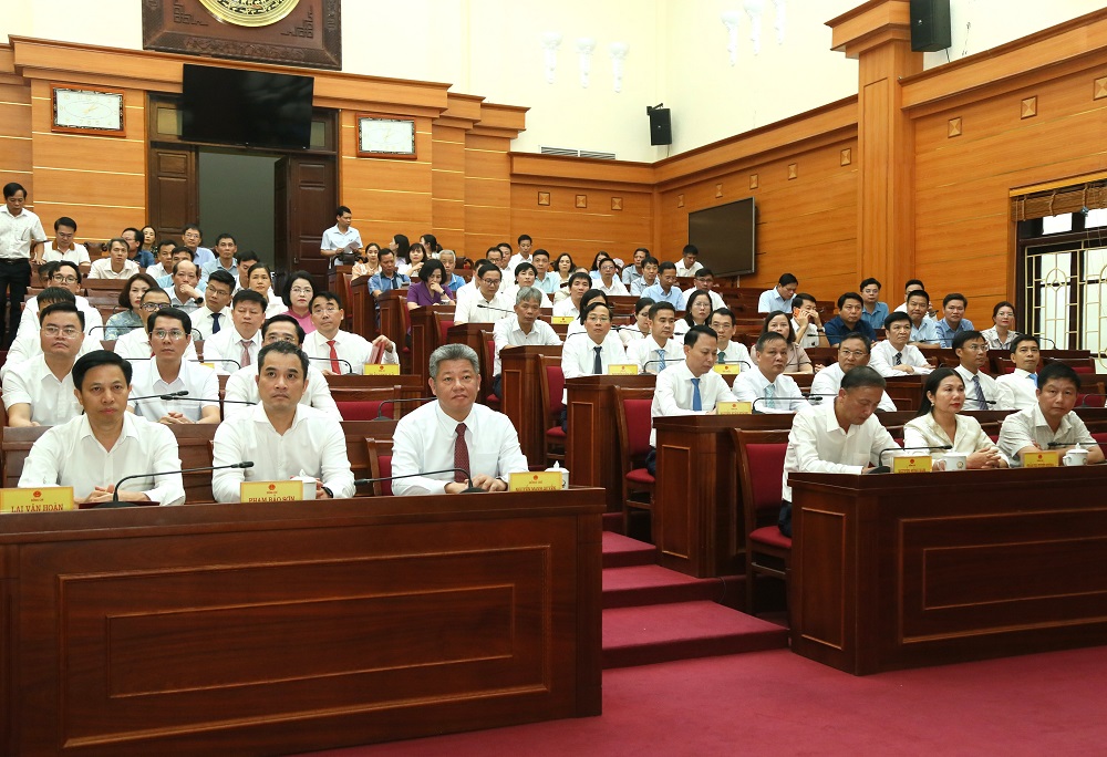UBND tỉnh công bố các quyết định thành lập đơn vị sự nghiệp công lập và công tác cán bộ
