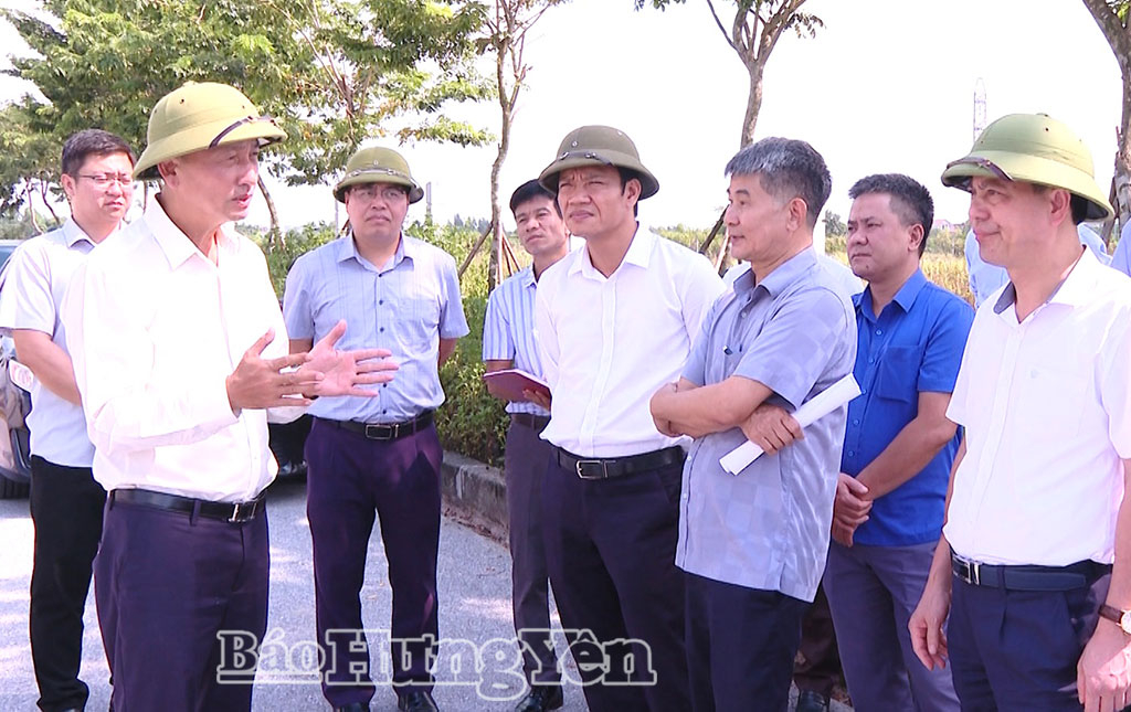 Đồng chí Nguyễn Hùng Nam, Phó Chủ tịch UBND tỉnh kiểm tra tiến độ đầu tư xây dựng nhà máy xử lý rác thải
