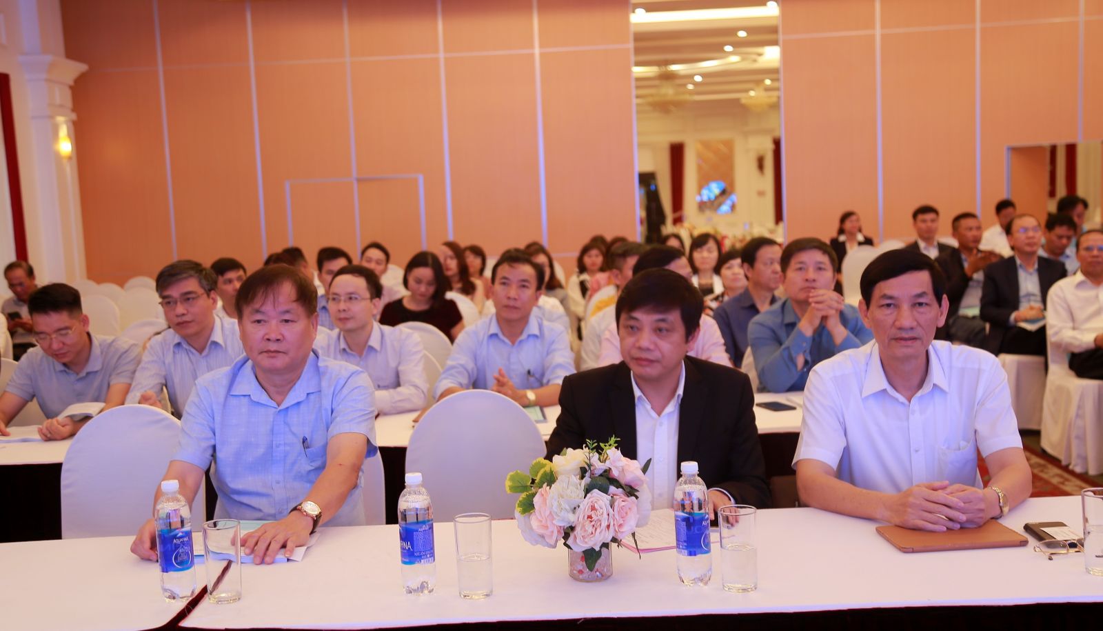 Đào tạo chuyển đổi số, ứng dụng công nghệ thông tin trong sản xuất kinh doanh