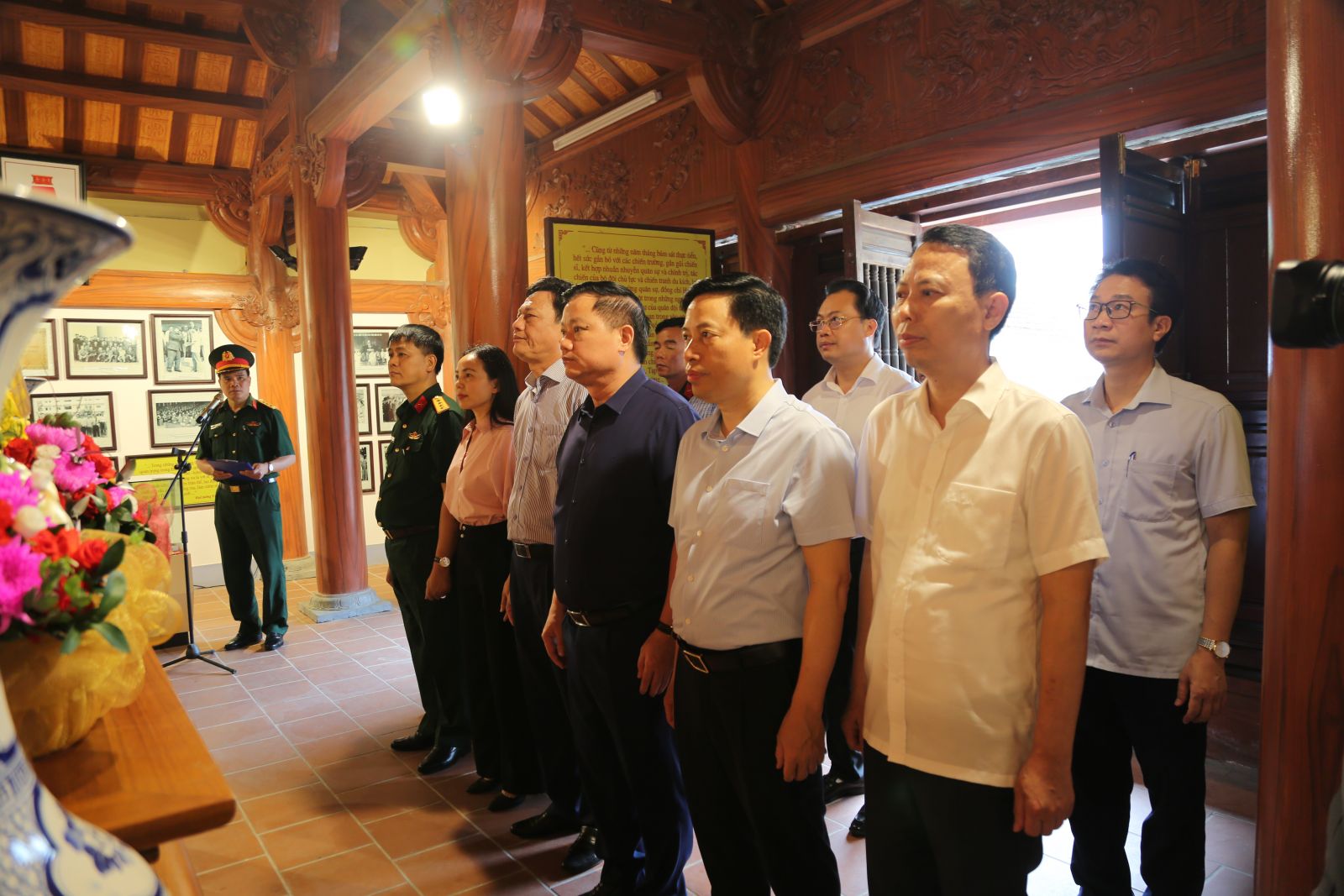 Đồng chí Bí thư Tỉnh ủy dâng hưởng tưởng niệm các tướng lĩnh, anh hùng Quân đội nhân dân Việt Nam