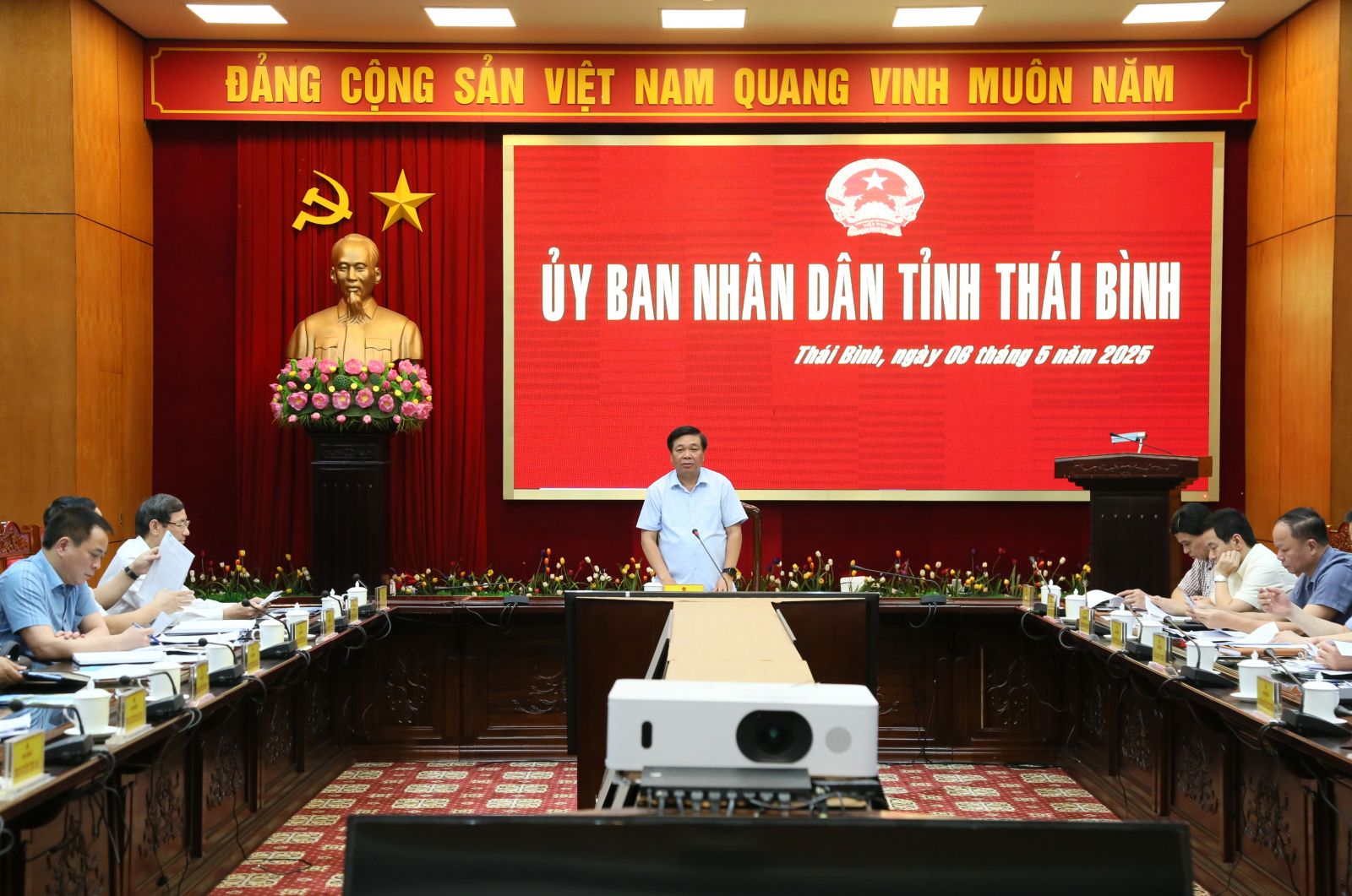 UBND tỉnh họp nghe và cho ý kiến đối với một số nội dung quan trọng