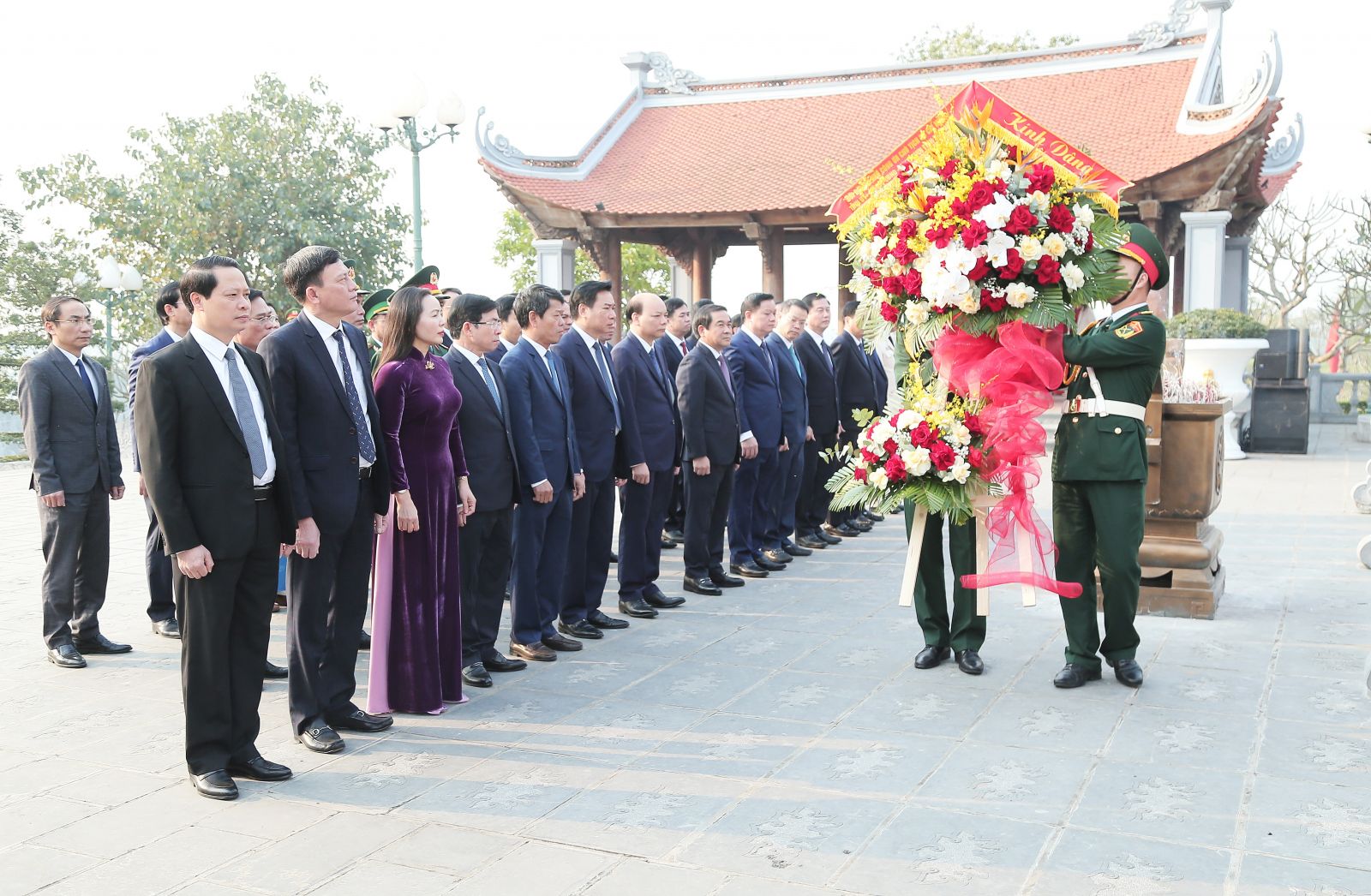 Dâng hương tưởng niệm Chủ tịch Hồ Chí Minh, đồng chí Nguyễn Đức Cảnh và viếng các Mẹ Việt Nam anh hùng, Anh hùng liệt sĩ
