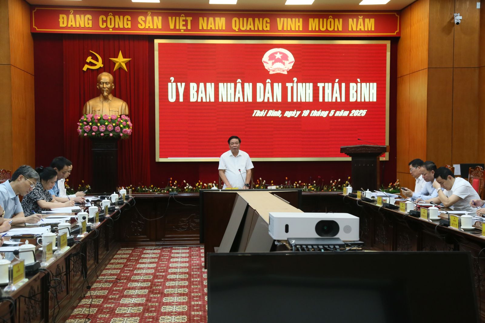 Việc chuyển tiếp quản lý đầu tư công là nhiệm vụ cấp bách, cần thực hiện khẩn trương, minh bạch, hiệu quả
