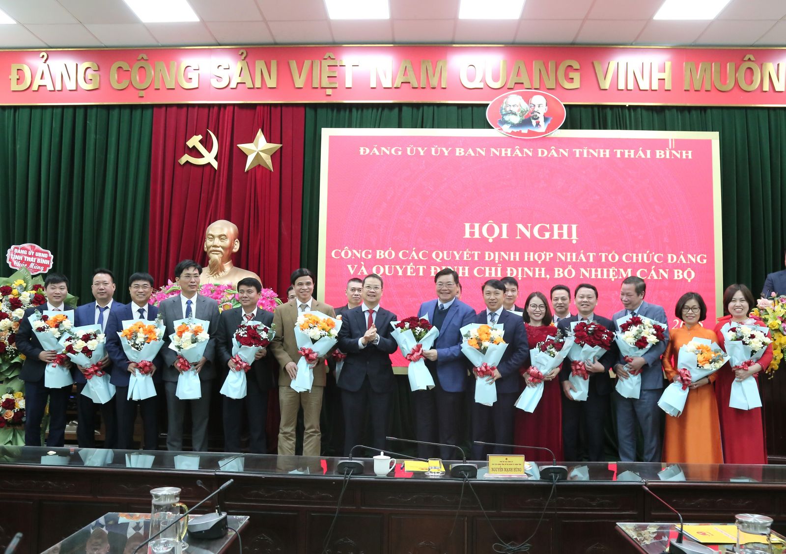 Công bố Quyết định hợp nhất tổ chức Đảng và quyết định chỉ định, bổ nhiệm cán bộ tại Đảng bộ Sở Tài chính, Đảng bộ Sở Nông nghiệp và Môi trường