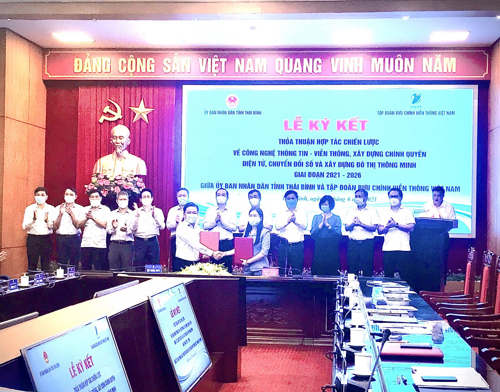 Lễ ký Thỏa thuận hợp tác chiến lược về công nghệ thông tin, viễn thông, xây dựng chính quyền điện tử, chuyển đổi số và xây dựng đô thị thông minh giai đoạn 2021-2026 giữa Tập đoàn Bưu chính Viễn thông Việt Nam và Ủy ban nhân dân tỉnh Thái Bình