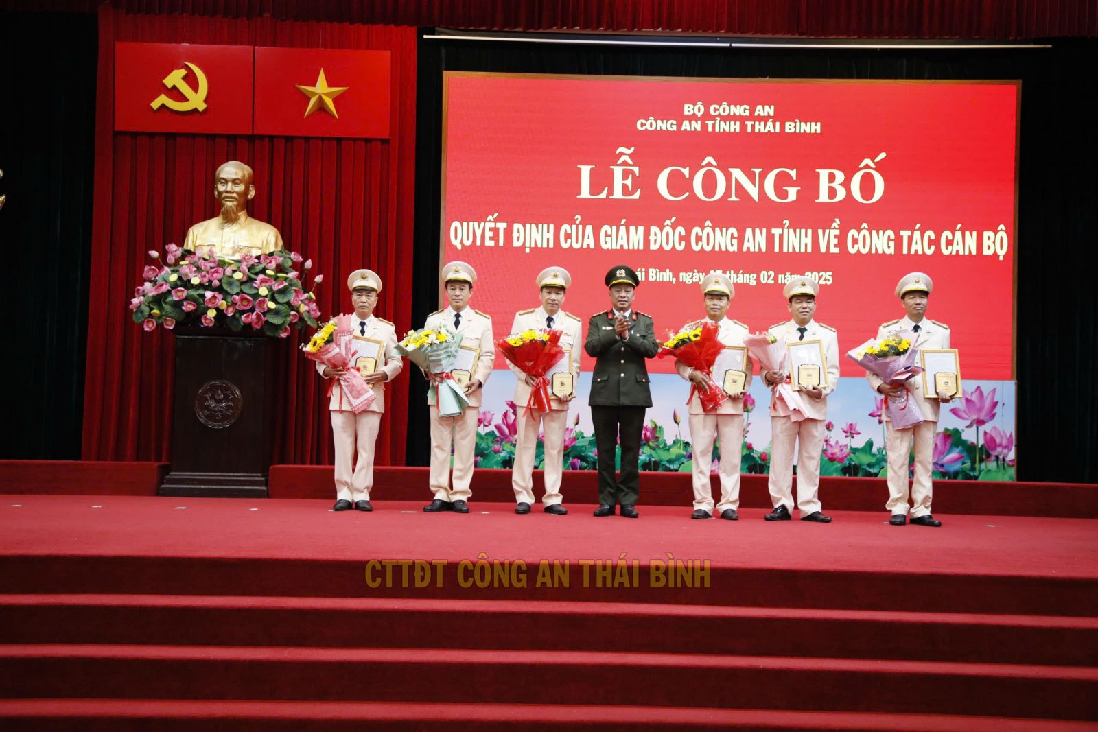 Công bố Quyết định của Giám đốc Công an tỉnh về việc nghỉ hưu trước hạn tuổi đối lãnh đạo cấp phòng