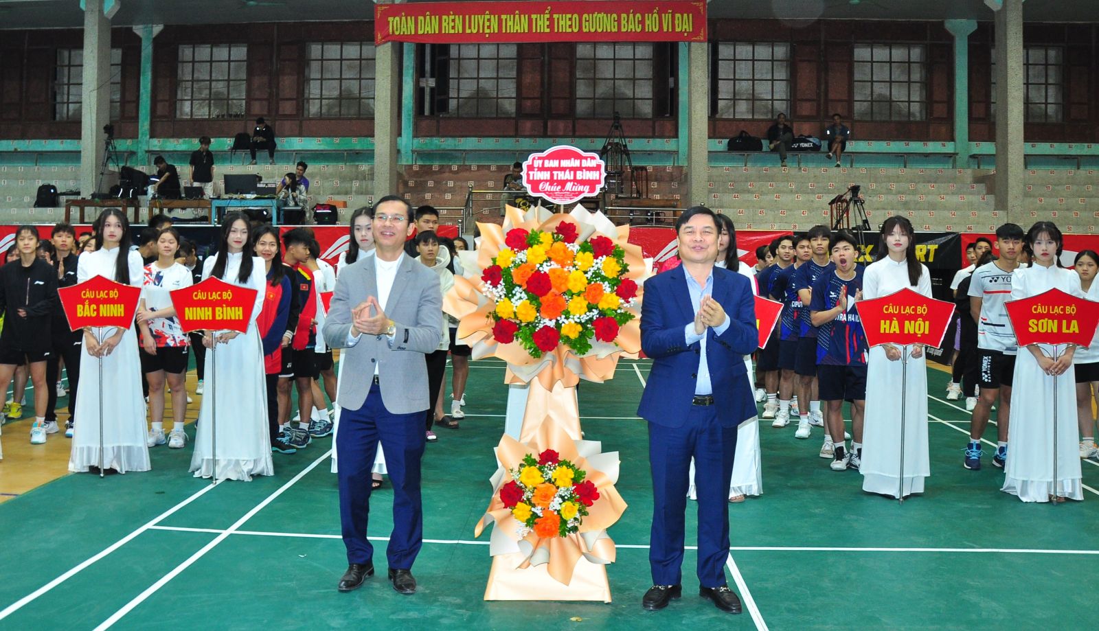 Khai mạc Giải cầu lông câu lạc bộ các tỉnh, thành, ngành toàn quốc năm 2025 - khu vực phía Bắc tranh Cúp Li-ning.