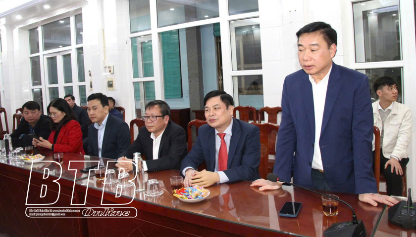 Các đồng chí lãnh đạo tỉnh đi thăm, chúc tết tại huyện Hưng Hà