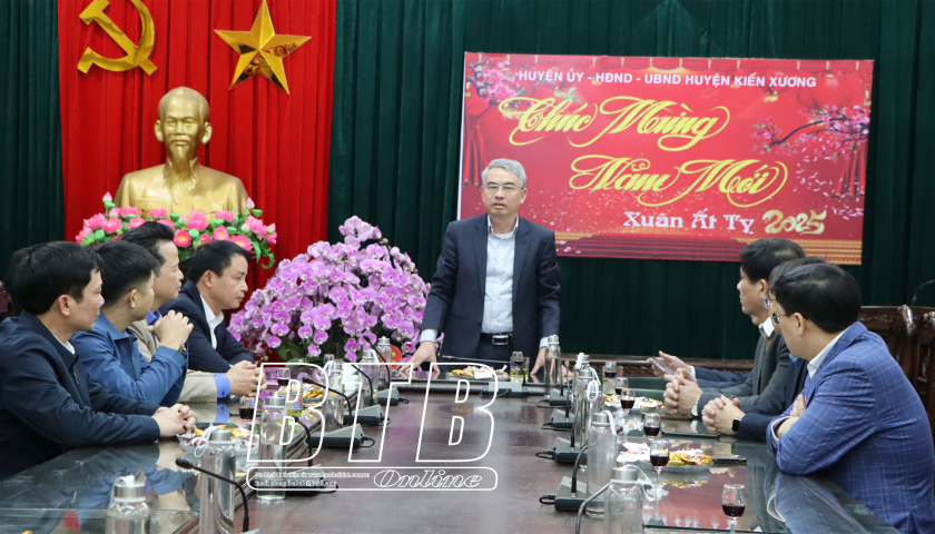 Đồng chí Trưởng ban Tuyên giáo Tỉnh ủy thăm, động viên, chúc tết cán bộ, lãnh đạo huyện và Công an huyện Kiến Xương