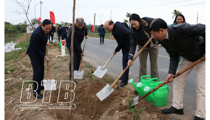 Các đồng chí lãnh đạo tỉnh dự lễ phát động “Tết trồng cây đời đời nhớ ơn Bác Hồ” xuân Ất Tỵ