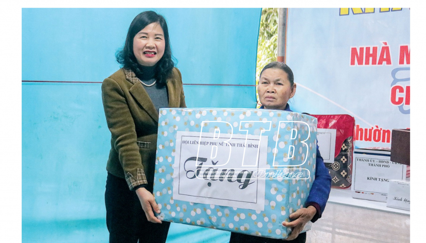 Cán bộ, hội viên, phụ nữ Thái Bình thi đua chuyển đổi số