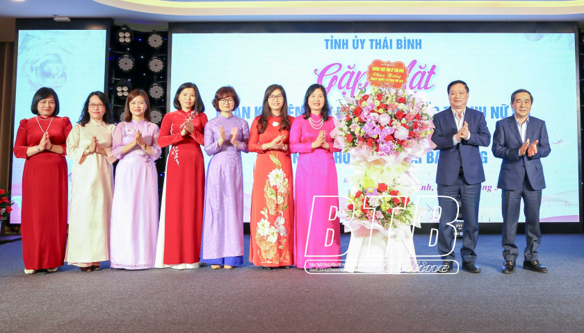 Thường trực Tỉnh ủy: Gặp mặt nữ cán bộ, công chức, viên chức, người lao động các cơ quan thuộc khối Đảng, MTTQ và đoàn thể chính trị - xã hội tỉnh