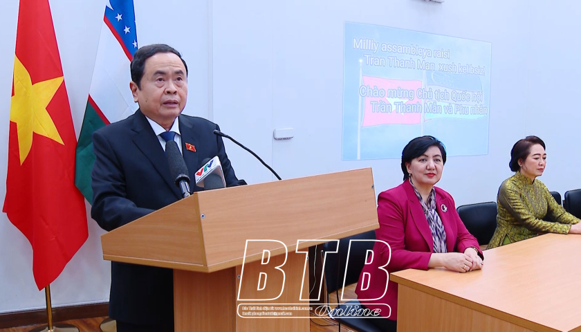 Chủ tịch Quốc hội Trần Thanh Mẫn và phu nhân thăm Đại học Phương Đông Tashkent