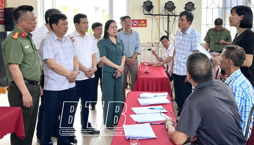 Đồng chí Nguyễn Quang Hưng, Ủy viên Ban Thường vụ Tỉnh ủy, Phó Chủ tịch thường trực UBND tỉnhKiểm tra công tác lấy ý kiến nhân dân tại huyện Thái Thụy