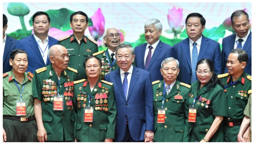 Tổng Bí thư gặp mặt cán bộ lão thành cách mạng, người có công, gia đình chính sách tiêu biểu