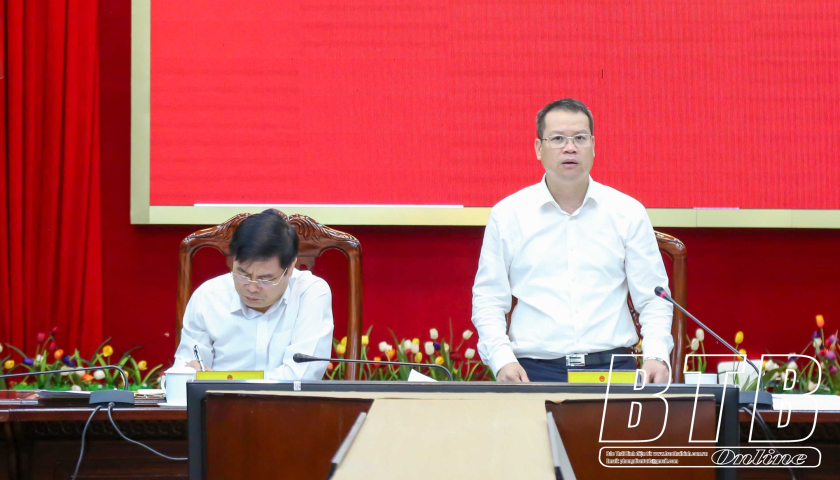 Đồng chí Nguyễn Quang Hưng, Ủy viên Ban Thường vụ, Phó Chủ tịch thường trực UBND tỉnh, Tổ trưởng Tổ công tác liên ngành, chủ trì cuộc họp.