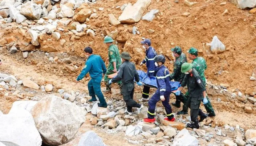 Bộ Nội vụ yêu cầu 'siết' an toàn lao động trong mùa mưa bão