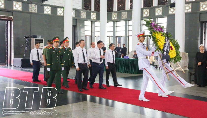 Đoàn đại biểu tỉnh Thái Bình viếng đồng chí Trần Đức Lương, nguyên Ủy viên Bộ Chính trị, nguyên Chủ tịch nước Cộng hòa xã hội chủ nghĩa Việt Nam