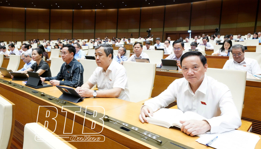 Quốc hội tiếp tục thảo luận về các dự án luật
