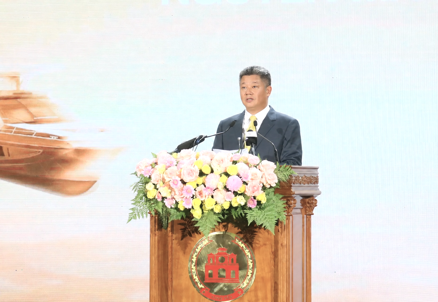 Phát biểu khai mạc hội nghị công bố Quy hoạch tỉnh Hưng Yên thời kỳ 2021 - 2030, tầm nhìn đến năm 2050 của đồng chí Nguyễn Mạnh Quyền, Phó Bí thư Tỉnh ủy, Chủ tịch UBND tỉnh