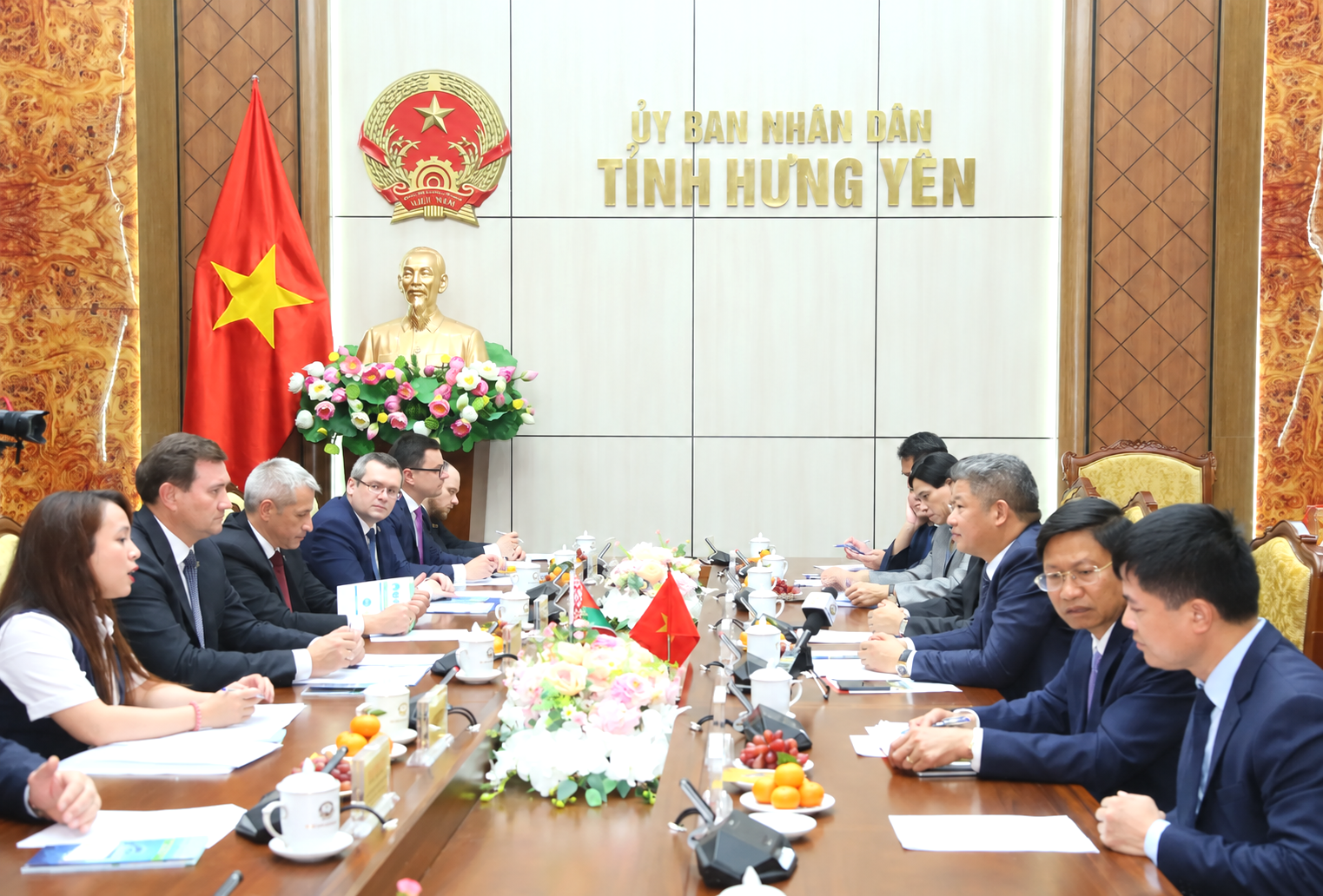 Đồng chí Nguyễn Mạnh Quyền, Phó Bí thư Tỉnh ủy, Chủ tịch UBND tỉnh tiếp và làm việc với Đoàn công tác cấp cao Cộng hòa Belarus