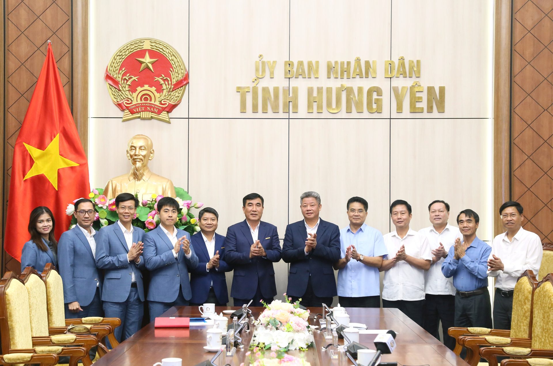 Đồng chí Nguyễn Mạnh Quyền, Phó Bí thư Tỉnh ủy, Chủ tịch UBND tỉnh làm việc với Tập đoàn Hateco